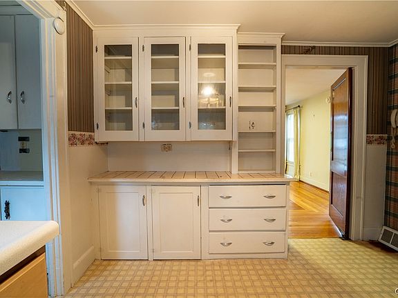 5th image of 31 W Main St