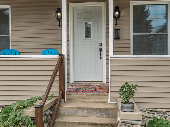3rd image of 138 Palmer St NE