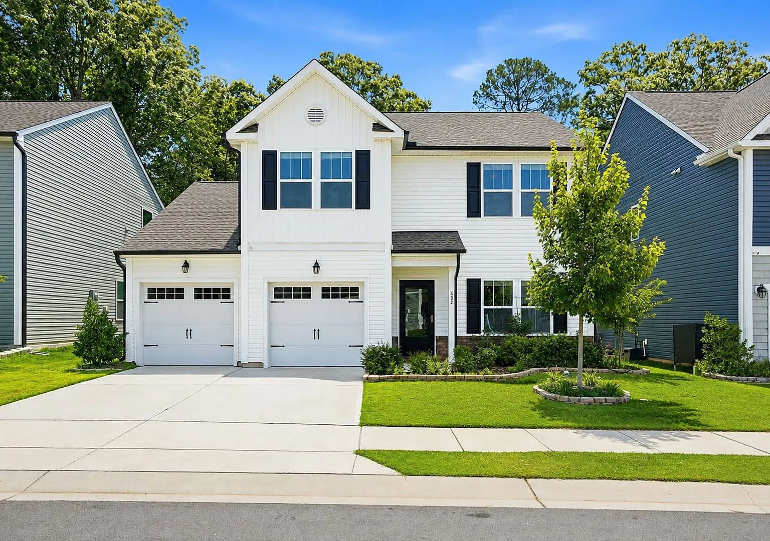4BR Home in Copper Ridge | First-Floor Suite, Office & Fenced Backyard — Photo 1