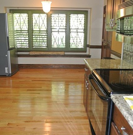 Large breakfast area with shutters & window seat