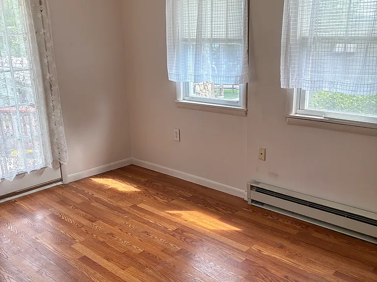 11 Eleanor Dr — Photo 10