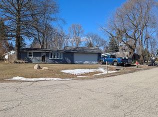 1411 Appleford St, Walled Lake, MI 48390