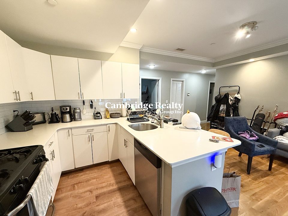 1st image of 17 Imrie Rd #1T