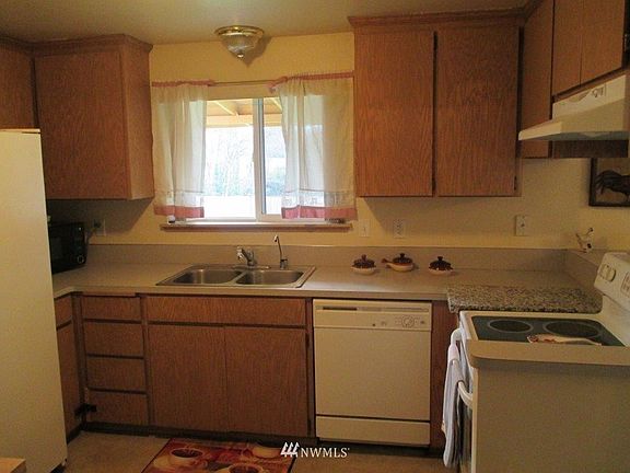 3rd image of 4344 E E Street