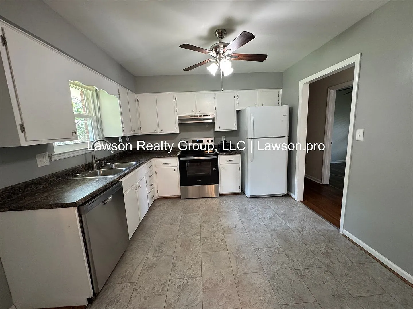 Three Bedroom Brick Ranch with Full Basement and Yard — Photo 4