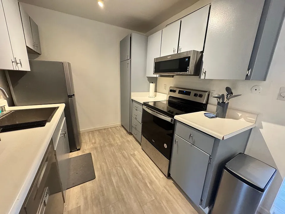 100 Kinross Dr #9