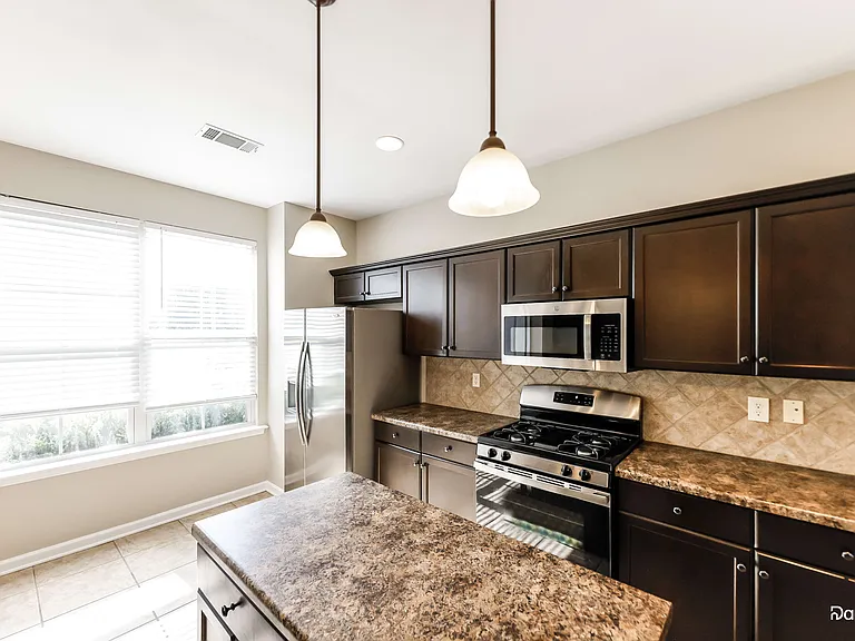 208 Appleford Rd — Photo 4