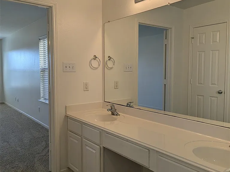 5618 Savannah Woods Ln — Photo 43