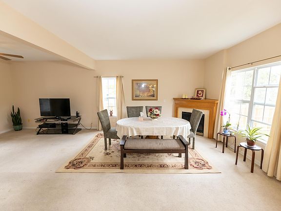 5th image of 22 Ravenwood Dr