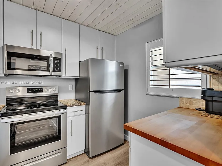 9340 Lagoon Pl #303 — Photo 7