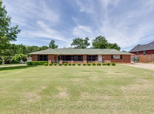 300 S Main St, Euless, TX 76040