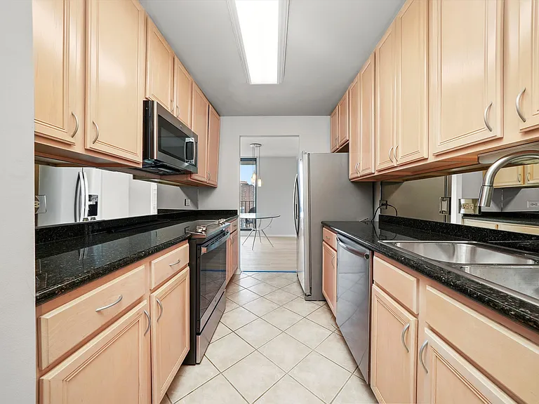 70 W Huron St #21B — Photo 3