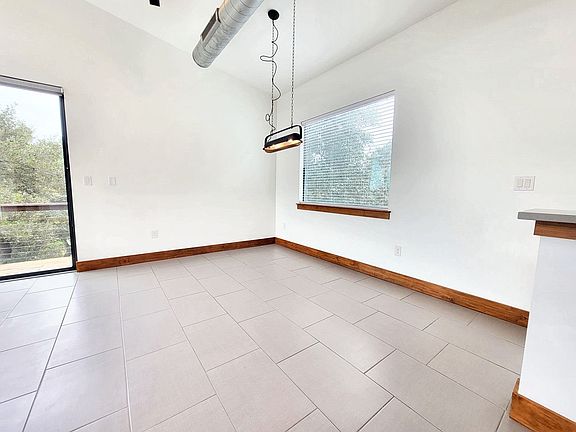 4th image of 325 Southwind Rd