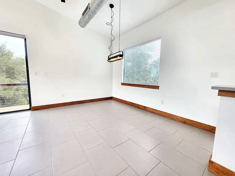 325 Southwind Rd — Photo 4