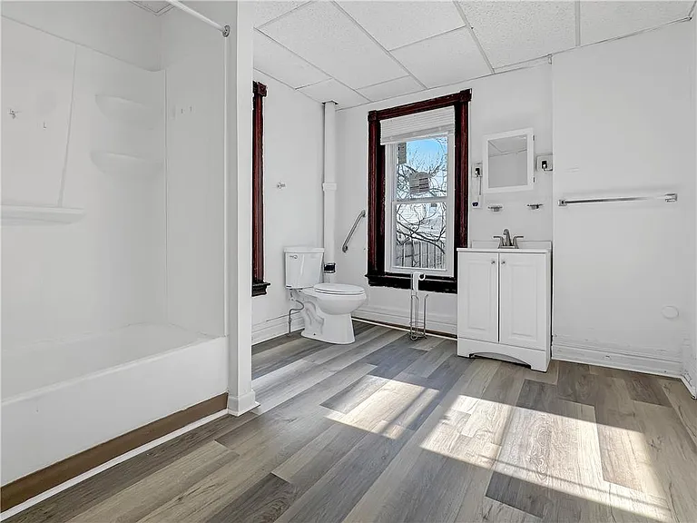 328 N Law St — Photo 14