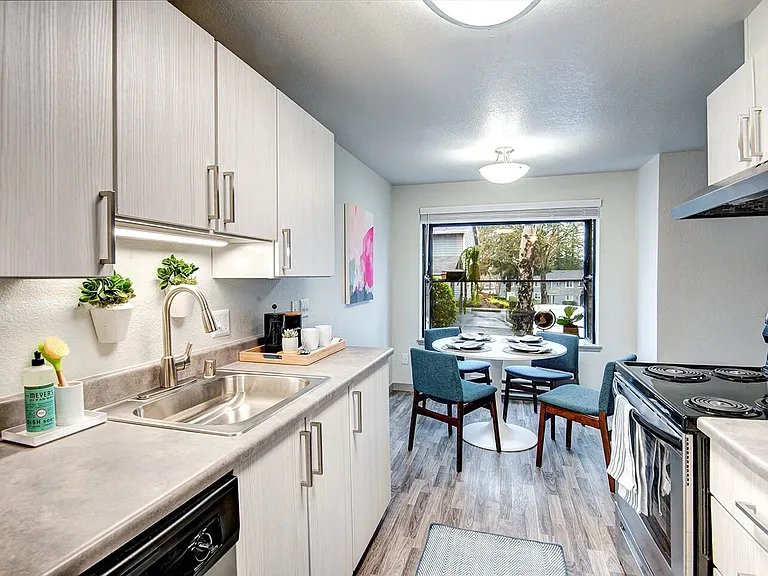 Inlet View Apartments — Photo 18