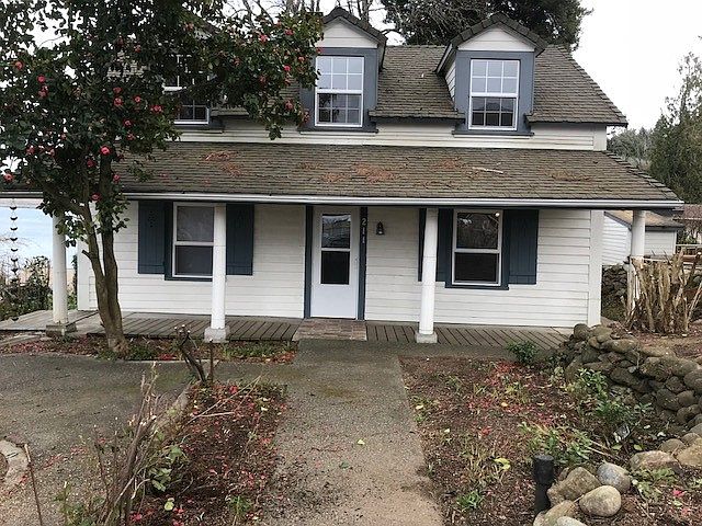 1st image of 211 Puyallup St