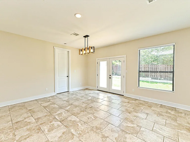 15208 Bowling Ln — Photo 7
