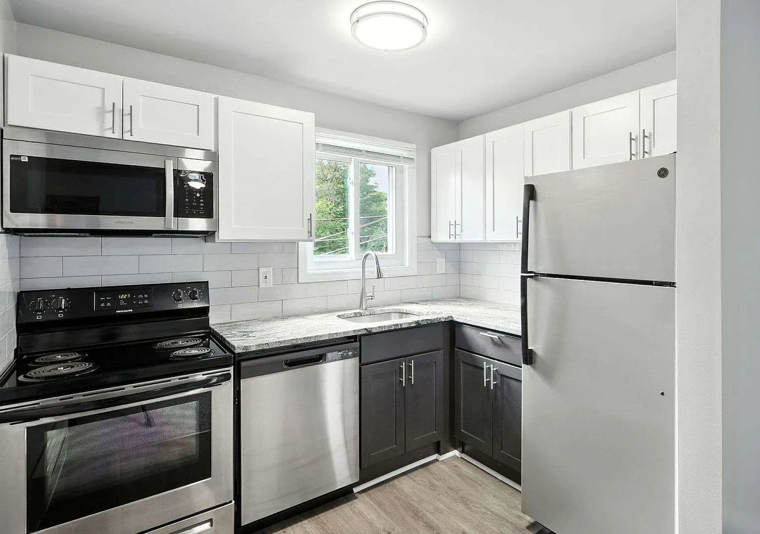 Shore Hill Apartments — Photo 2