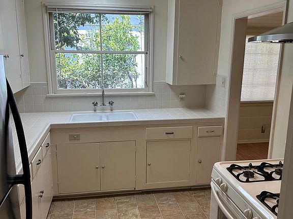 5th image of 663 Grand Ave