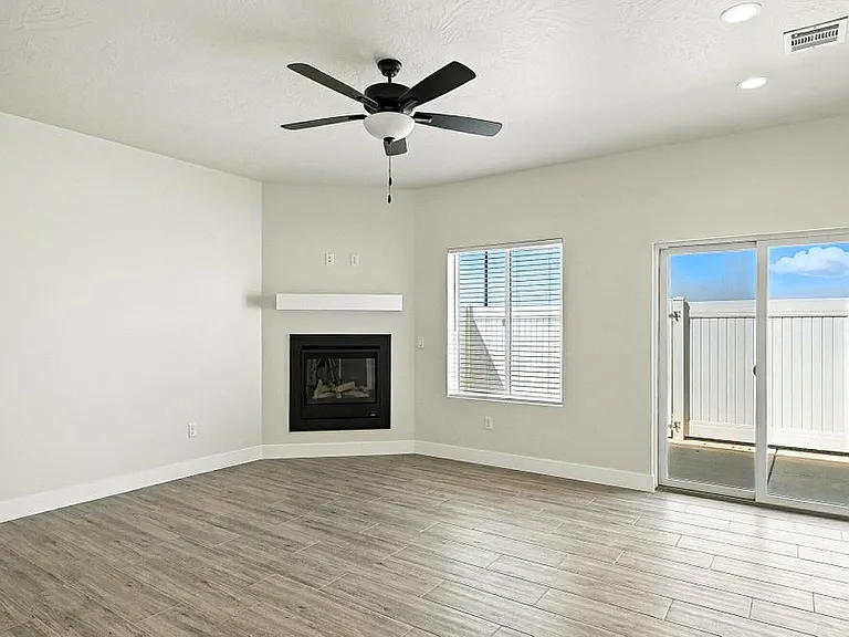 51 S 4375 W #13 — Photo 3
