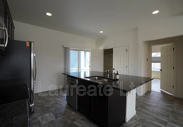 5472 Danube St — Photo 10
