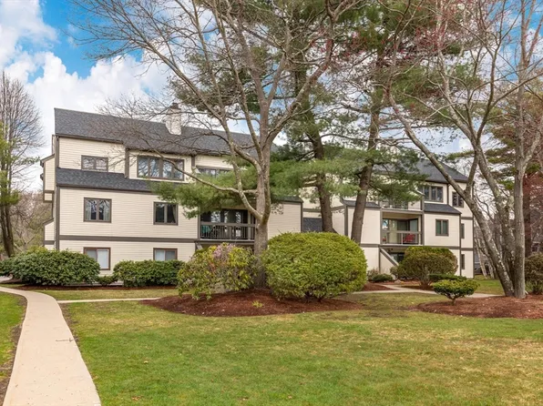 1100 Salem St APT 35, Lynnfield, MA 01940