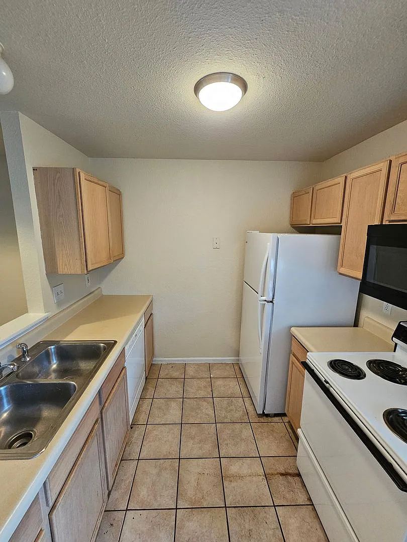 4409-11 Derby Ridge Dr — Photo 3