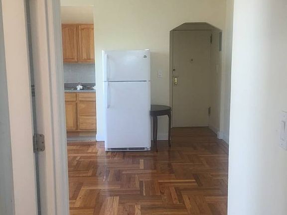 2nd image of 2558 35th St #D4