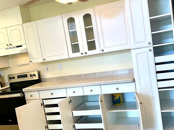 2nd image of 466 Crescent St #X