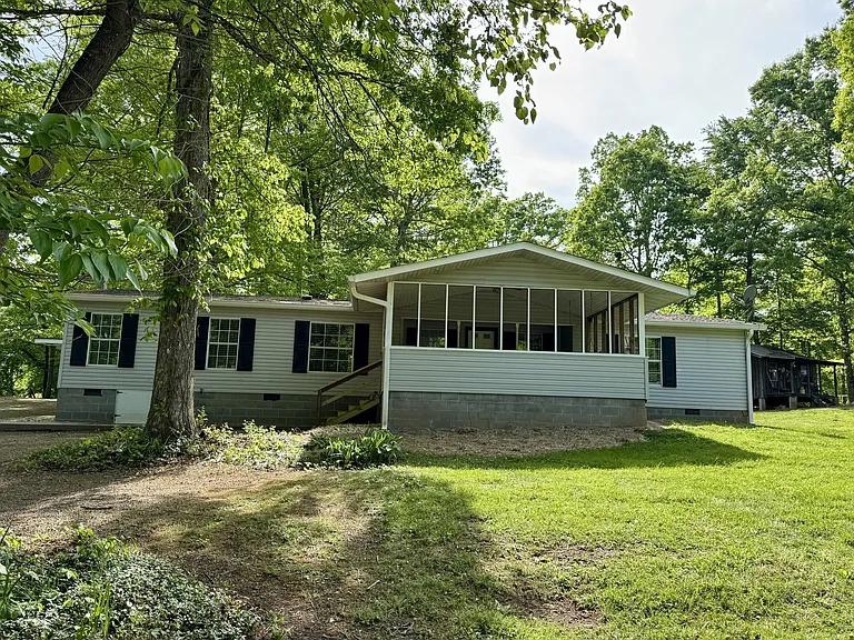229 Bateman Ln — Photo 1