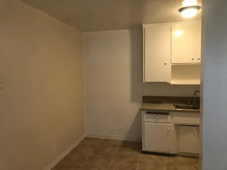 12521 York Ave #F — Photo 7