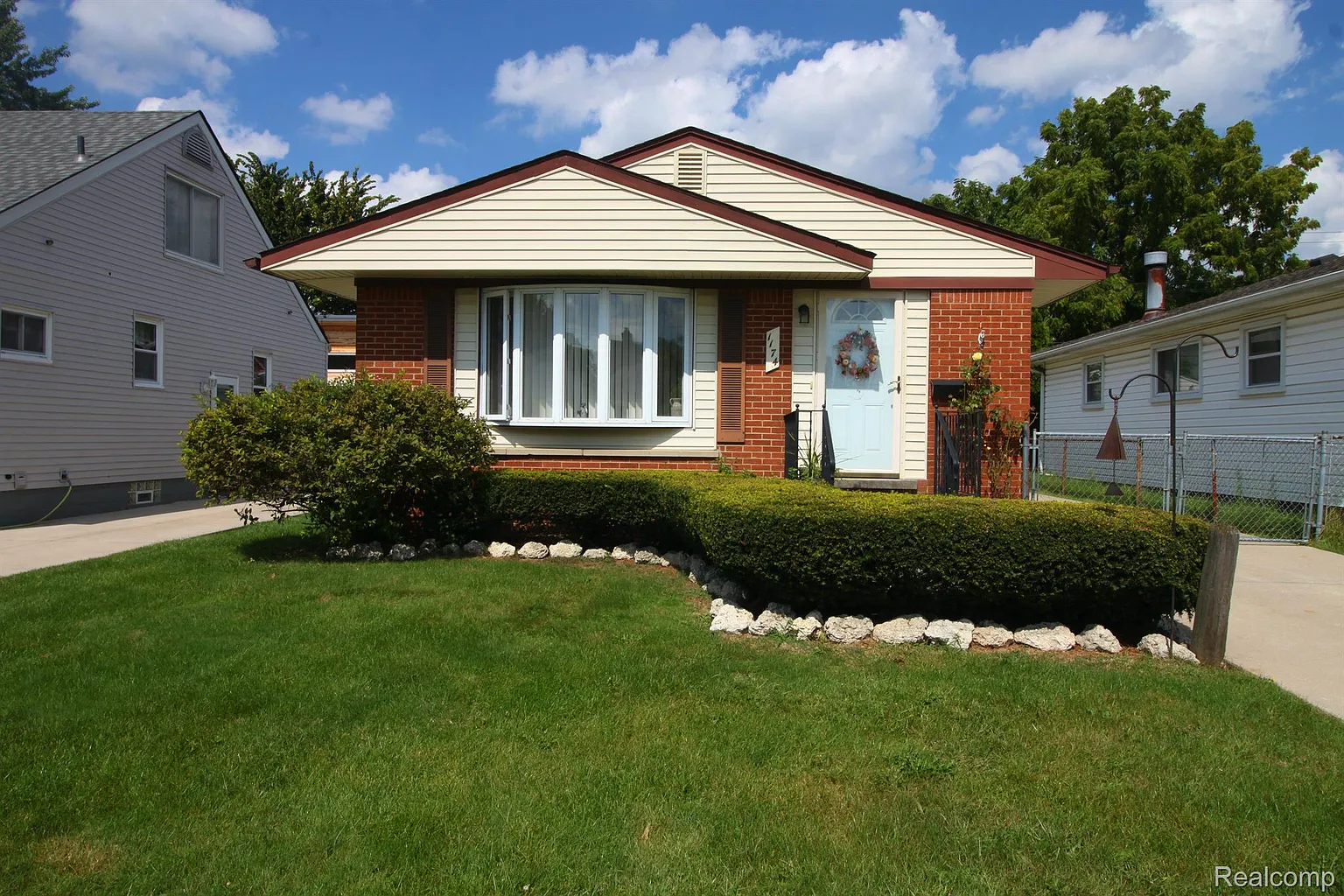 1174 Princeton Rd photo 1