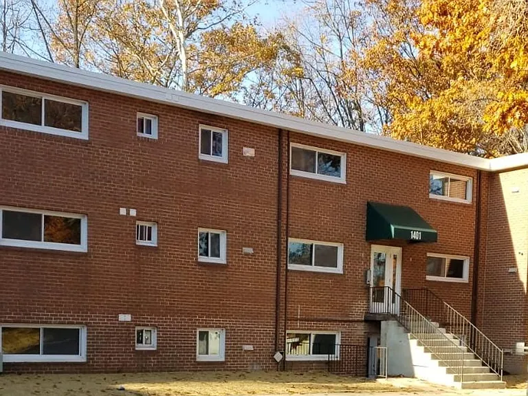 1403 Wentworth Ave — Photo 11