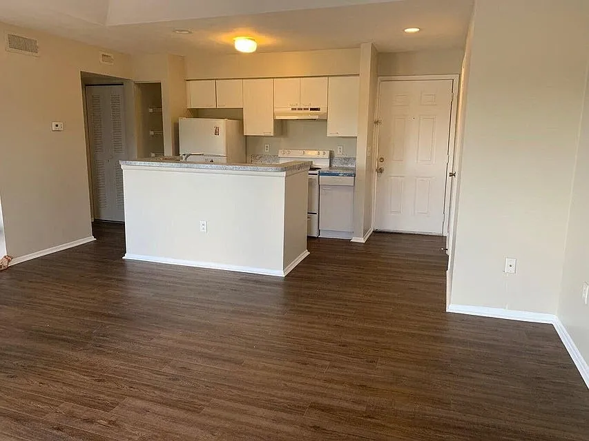 1 bed, 1.0 bath, $1,650 — Photo 4