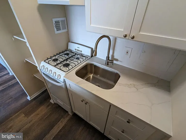 2101 Chestnut St #1610 — Photo 4