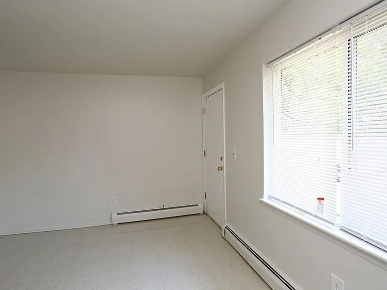Oakland Gardens — Photo 1