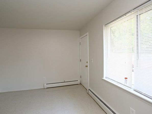300 Britannia St