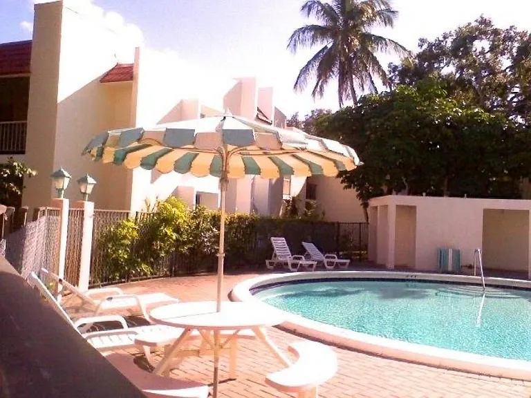 616 NW 13th St #24 — Photo 38