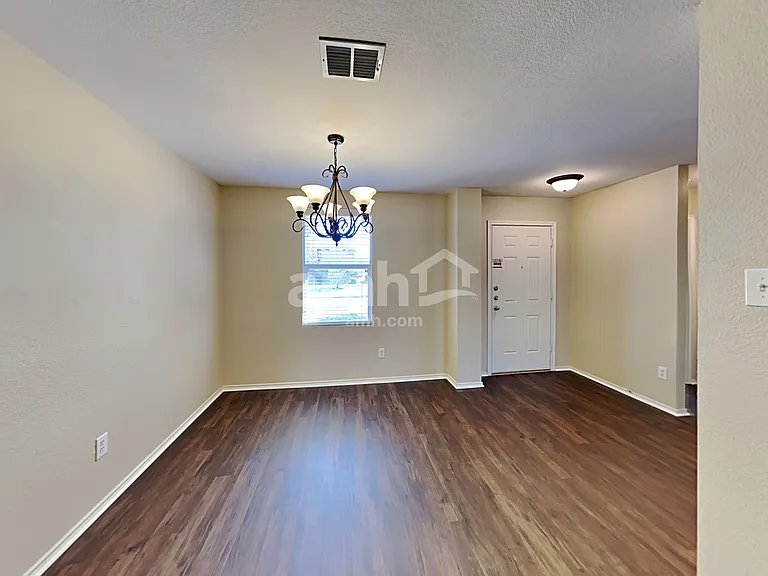 1021 Bumble Bee Dr — Photo 3
