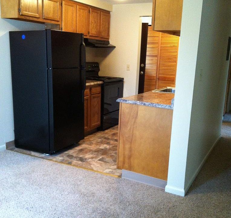 2nd image of 422 Village Blvd N