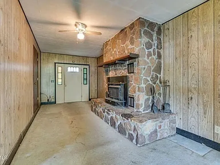 320 Independence Dr — Photo 8