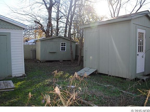 5th image of 310 E Court Ave