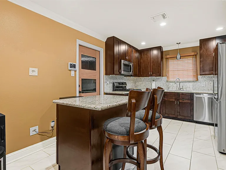 1807 Strongs Ct — Photo 10