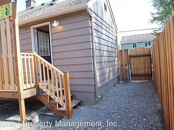 5th image of 3510 NE 44th St
