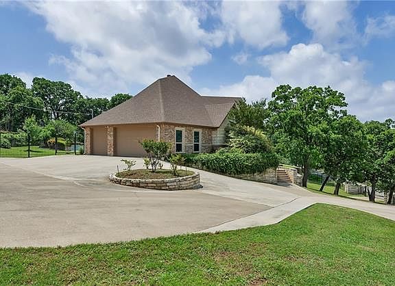 2nd image of 4021 Hilltop Dr