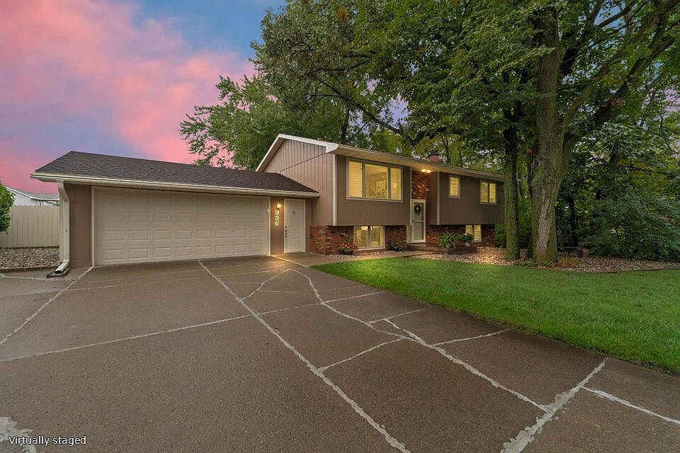 1st image of 936 Shagbark Dr
