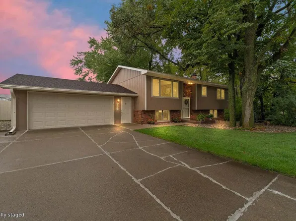 936 Shagbark Dr, Nevada, IA 50201