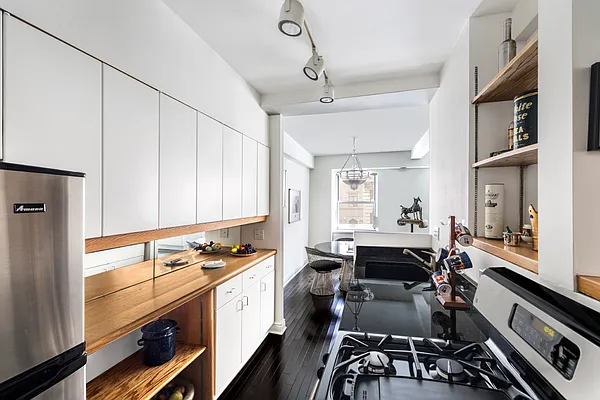 Sold by Compass | media 19