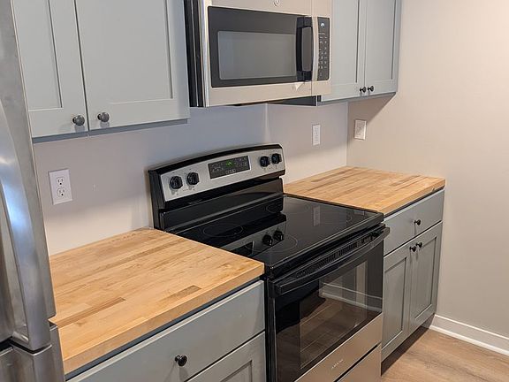 3rd image of 242 Commercial St #9
